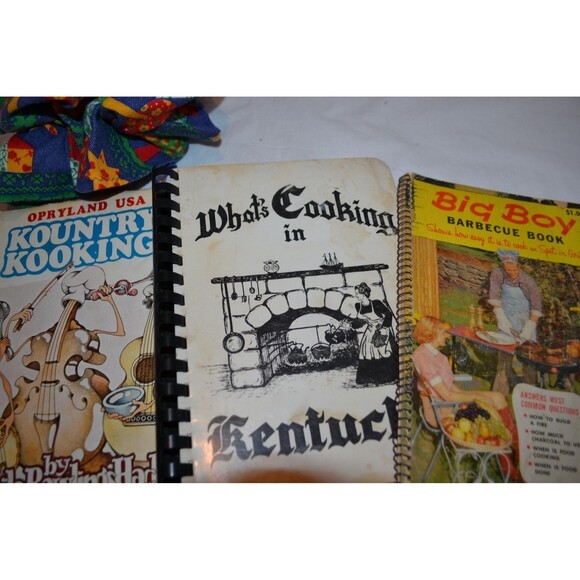 Vintage Cookbooks Southern Hospitality Fun Trio - Picture 4 of 9